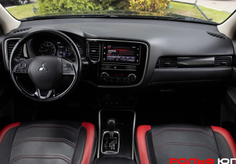 Подержанный автомобиль Mitsubishi Outlander 2019 года (12 фото)