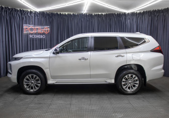 Подержанный автомобиль Mitsubishi Pajero Sport 2021 года (8 фото)