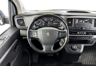 Подержанный автомобиль Peugeot Traveller 2022 года (21 фото)