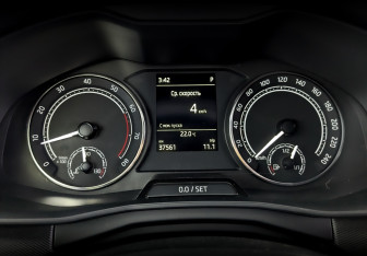 Подержанный автомобиль Skoda Rapid Liftback 2022 года (13 фото)