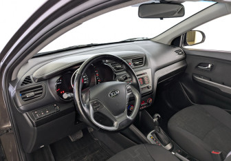 Подержанный автомобиль Kia Rio Sedan 2015 года (16 фото)