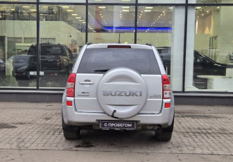 Подержанный автомобиль Suzuki Grand Vitara 2008 года (7 фото)