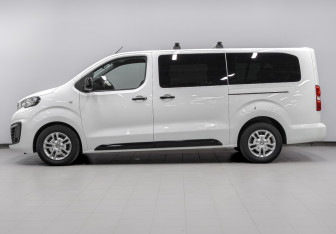 Подержанный автомобиль Peugeot Traveller 2022 года (8 фото)