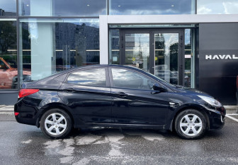 Подержанный автомобиль Hyundai Solaris Sedan 2013 года (4 фото)