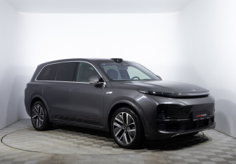 Подержанный автомобиль LiXiang L9 2023 года (3 фото)