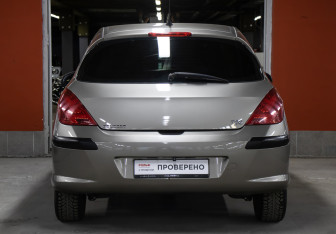 Подержанный автомобиль Peugeot 308 Hatchback 2010 года (6 фото)