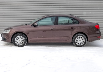 Подержанный автомобиль Volkswagen Jetta Sedan 2014 года (8 фото)