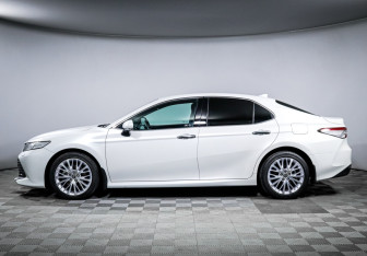 Подержанный автомобиль Toyota Camry Sedan 2021 года (8 фото)