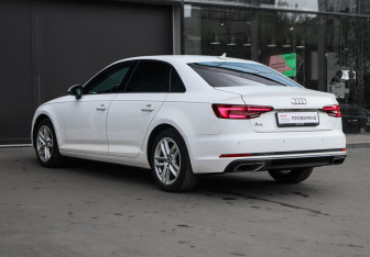 Подержанный автомобиль Audi A4 Sedan 2019 года (6 фото)