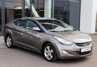 Подержанный автомобиль Hyundai Elantra Sedan 2013 года (3 фото)
