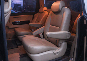 Подержанный автомобиль Kia Carnival 2020 года (11 фото)