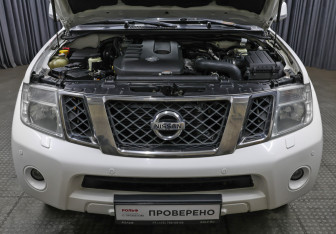 Подержанный автомобиль Nissan Pathfinder 2014 года (9 фото)