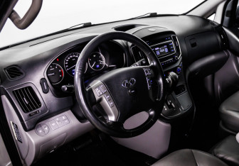 Подержанный автомобиль Hyundai Grand Starex 2018 года (13 фото)