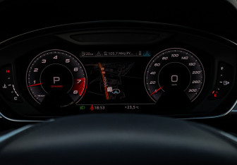 Подержанный автомобиль Audi S8 2020 года (21 фото)