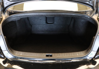 Подержанный автомобиль Infiniti Q50 2017 года (24 фото)