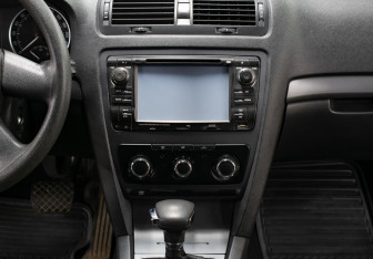 Подержанный автомобиль Skoda Octavia Liftback 2010 года (15 фото)