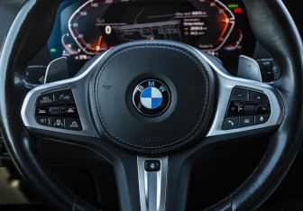 Подержанный автомобиль BMW X5 2022 года (11 фото)