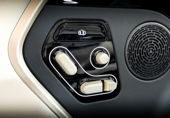 Подержанный автомобиль Avatr 11 2024 года (20 фото)