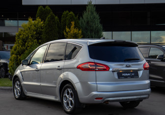 Подержанный автомобиль Ford S-MAX 2011 года (5 фото)