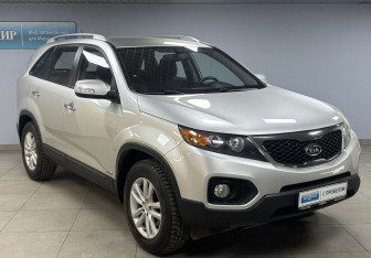 Подержанный автомобиль Kia Sorento 2012 года (3 фото)