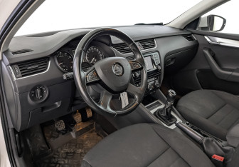 Подержанный автомобиль Skoda Octavia Liftback 2014 года (15 фото)
