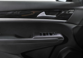 Подержанный автомобиль DongFeng AX7 2017 года (10 фото)