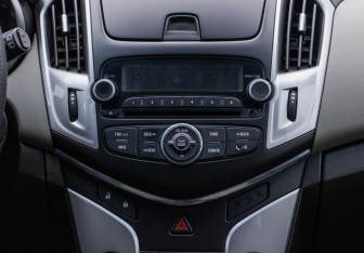 Подержанный автомобиль Chevrolet Cruze Hatchback 2013 года (14 фото)