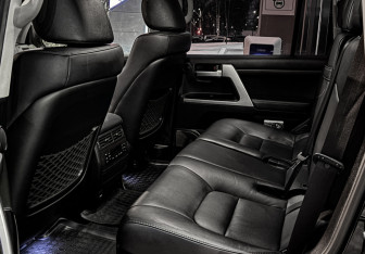 Подержанный автомобиль Toyota Land Cruiser Suv 2019 года (17 фото)