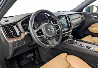Подержанный автомобиль Volvo XC60 2019 года (16 фото)