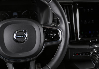 Подержанный автомобиль Volvo XC60 2020 года (14 фото)