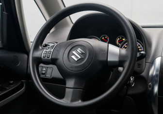 Подержанный автомобиль Suzuki SX4 Hatchback 2012 года (15 фото)