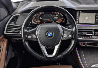 Подержанный автомобиль BMW X5 2018 года (22 фото)