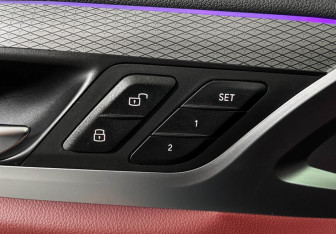 Подержанный автомобиль BMW X4 2020 года (19 фото)