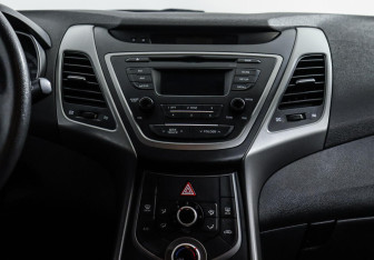 Подержанный автомобиль Hyundai Elantra Sedan 2014 года (8 фото)