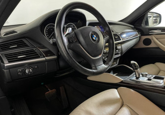 Подержанный автомобиль BMW X6 2010 года (12 фото)