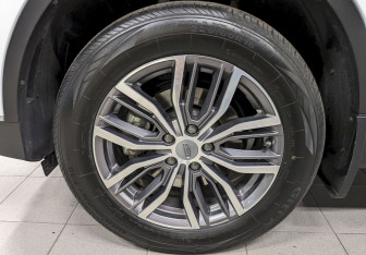 Подержанный автомобиль Geely Atlas Pro 2023 года (18 фото)