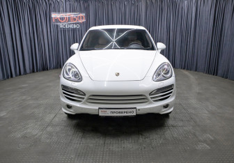 Подержанный автомобиль Porsche Cayenne 2013 года (2 фото)