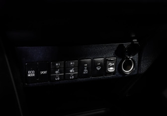 Подержанный автомобиль Toyota RAV4 2013 года (15 фото)