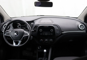 Подержанный автомобиль Renault Kaptur 2020 года (14 фото)