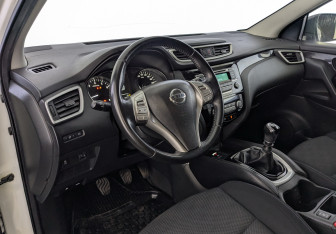 Подержанный автомобиль Nissan Qashqai 2016 года (16 фото)