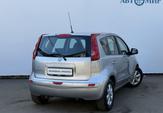 Подержанный автомобиль Nissan Note 2008 года (5 фото)