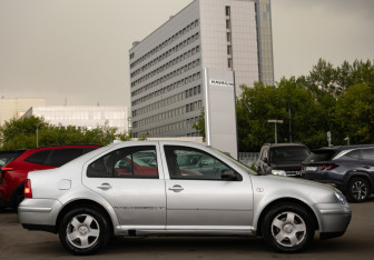 Подержанный автомобиль Volkswagen Bora Sedan 2001 года (3 фото)