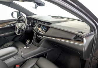 Подержанный автомобиль Cadillac XT5 2017 года (11 фото)