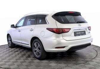 Подержанный автомобиль Infiniti QX60 2018 года (7 фото)