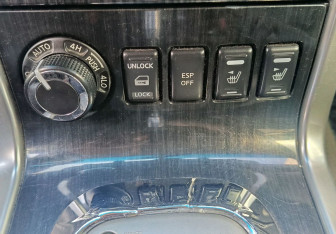 Подержанный автомобиль Nissan Pathfinder 2010 года (18 фото)