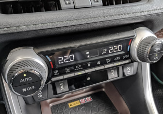 Подержанный автомобиль Toyota RAV4 2023 года (20 фото)