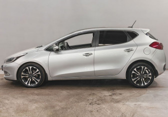 Подержанный автомобиль Kia Ceed Hatchback 2013 года (8 фото)