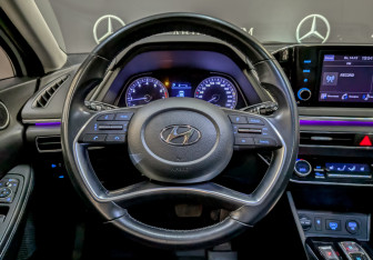 Подержанный автомобиль Hyundai Sonata 2022 года (20 фото)