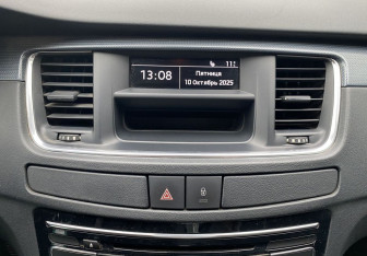 Подержанный автомобиль Peugeot 508 Sedan 2012 года (12 фото)