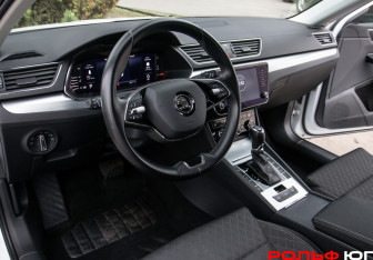 Подержанный автомобиль Skoda Superb Liftback 2021 года (15 фото)